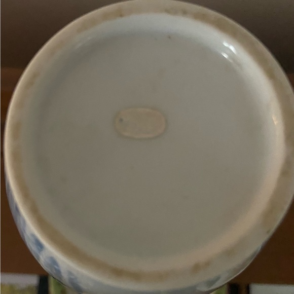 Otagiri Vintage Japanese Porcelain Vase 1970 Iris Flowers 11” Embossed edges🥰 - Picture 7 of 9